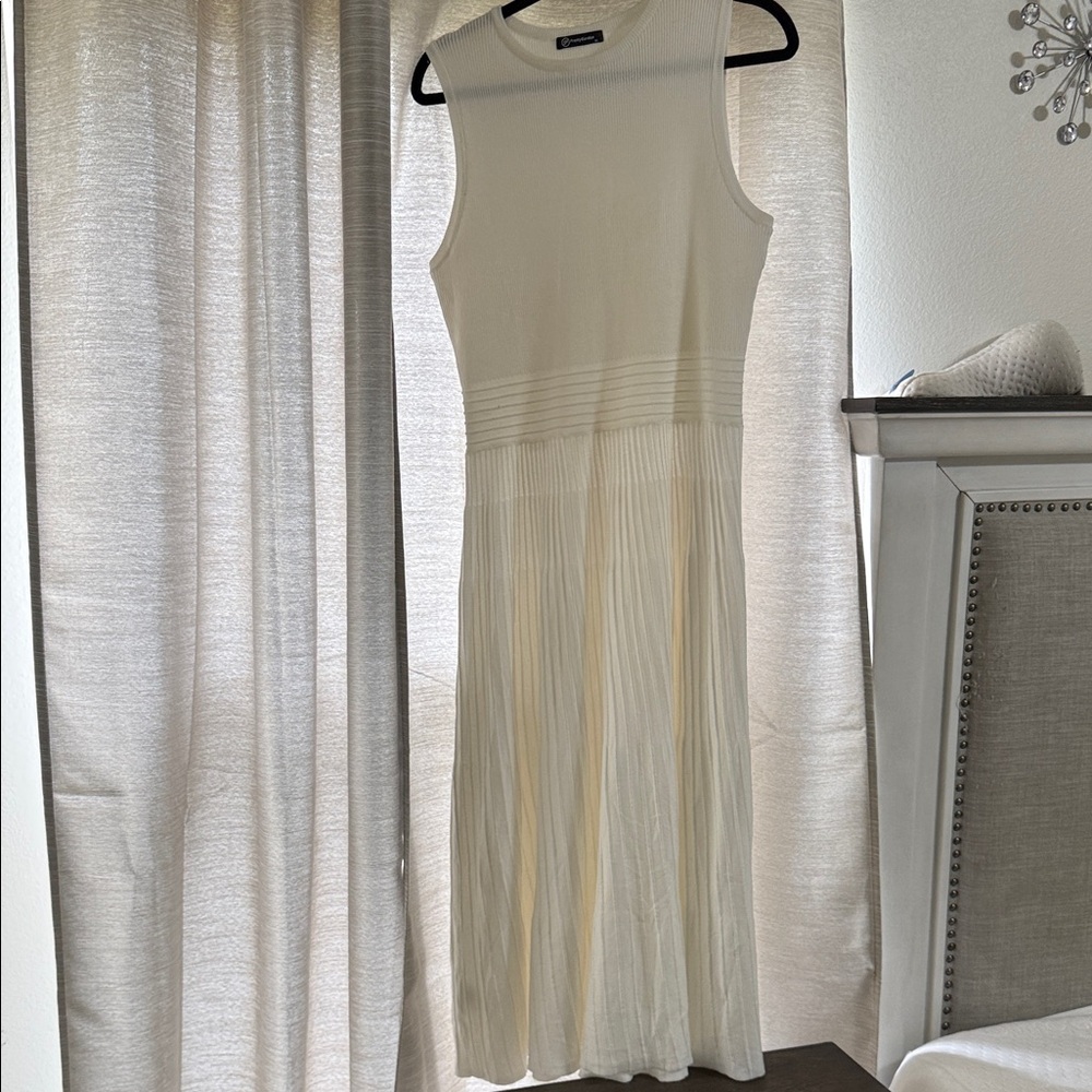 Chic Sleeveless Cream Midi Dress